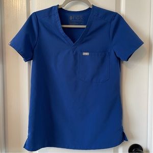 FIGS Winning Blue Catarina Scrub Top